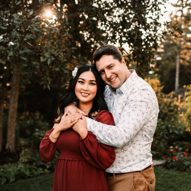Andrew and Felicia’s story began on a blind date filmed for a school project—chemistry so strong, they ignored the TV crew.  Six years of long-distance followed, but Andrew’s surprise proposal live on CTV changed everything. They married in Mexico and now, ten years later, they’re back in Calgary with three kids, still living their special love story.